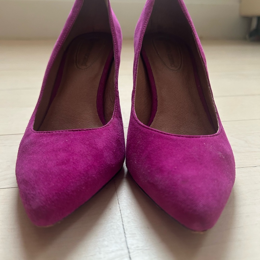 Fun classic suede fuschia Corso Como Pumps - Picture 2 of 4